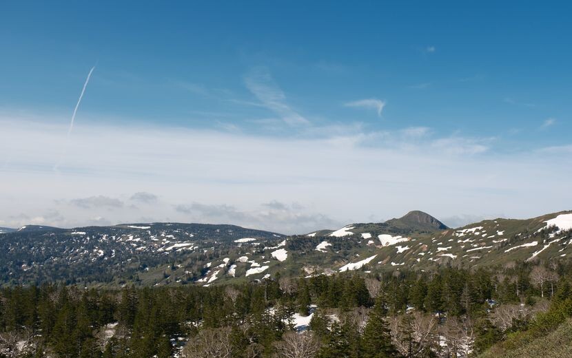 八幡平の春の残雪の風景写真