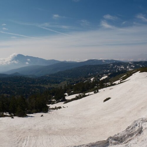 八幡平の春スキー場の風景