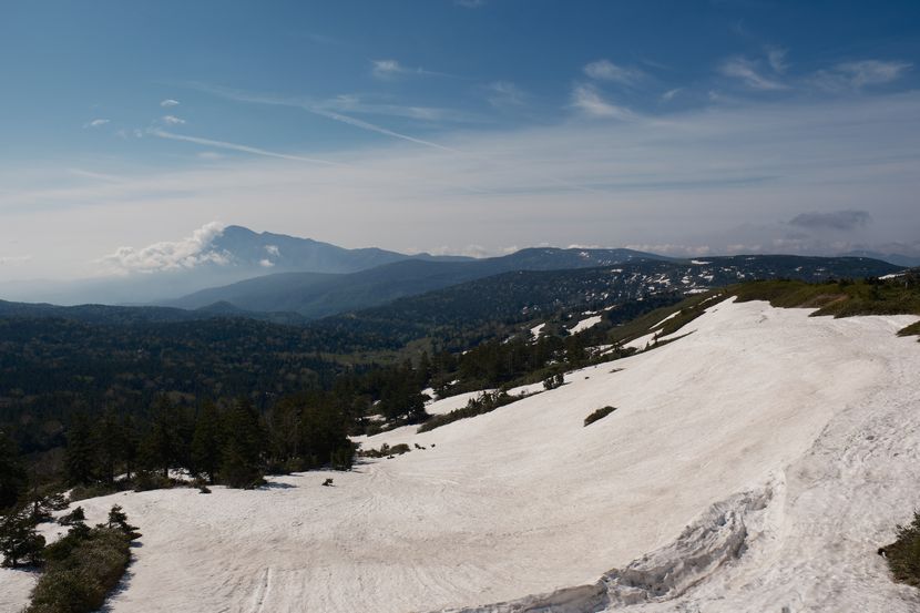 八幡平の春スキー場の風景