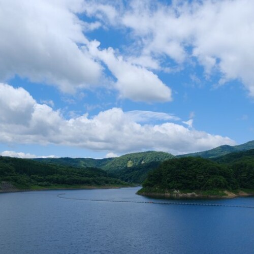 荒砥沢ダムの7月の風景