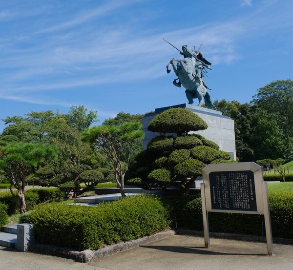 山形城址公園の最上義光公の銅像
