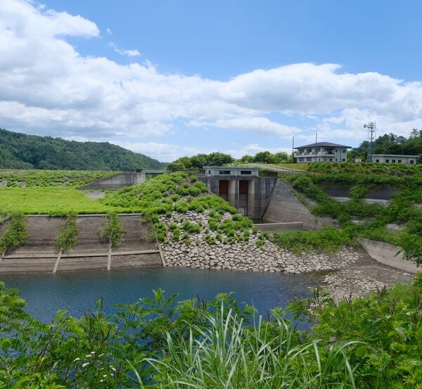 荒砥沢ダムの７月の風景