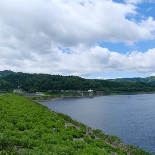 荒砥沢ダムの7月の風景