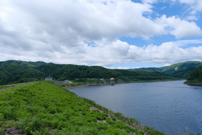 荒砥沢ダムの７月の風景